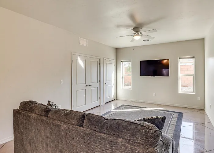 Hike & Explore: 3 Mi To Havasu & Dtwn! Apartment *