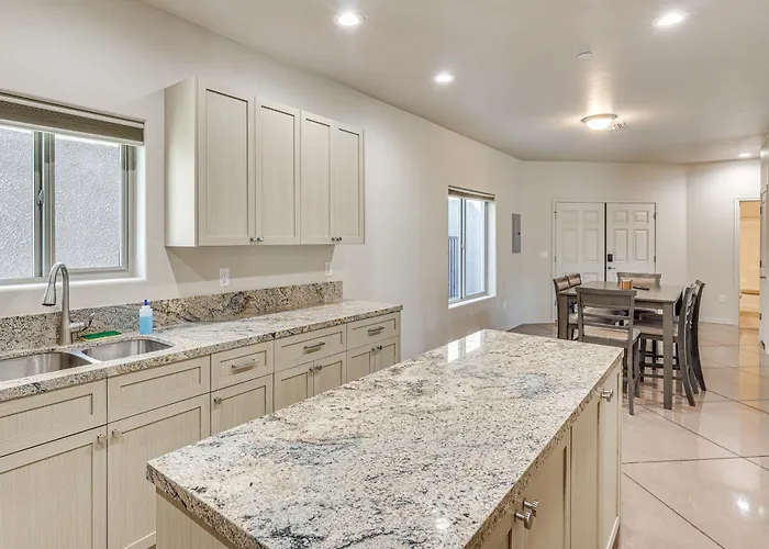 Apartment Hike & Explore: 3 Mi To Havasu & Dtwn!